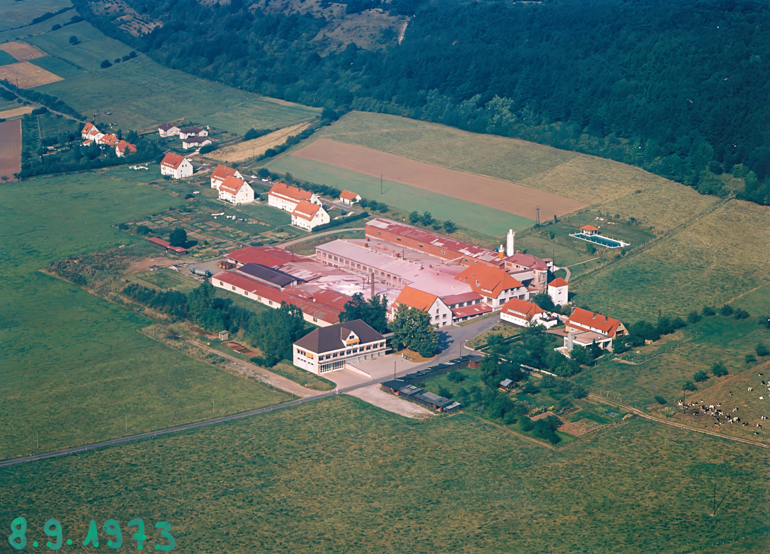C 1a Produktion tönnieshof-luftbild_1973-topaz-denoise-color